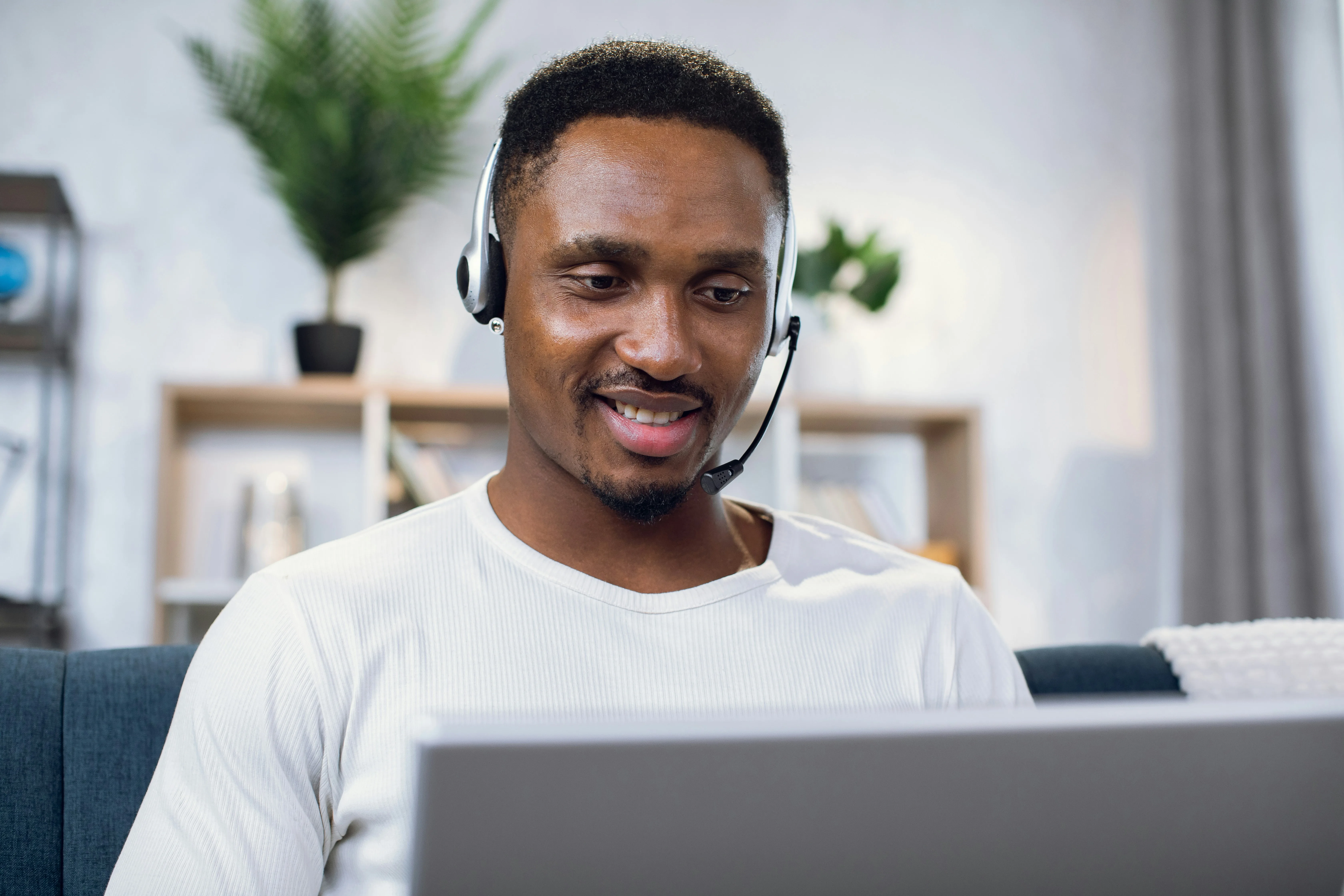 Jeep Wave customer service representative wearing a headset